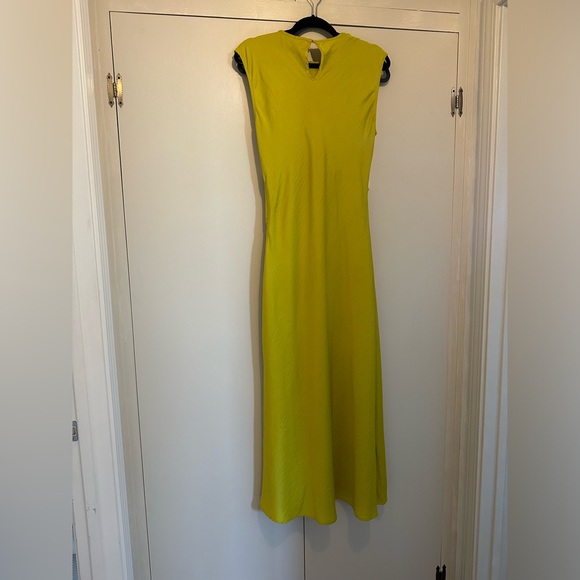 House of Harlow Keyhole Keyhole Ruched Midi Dress - Picture 6 of 8